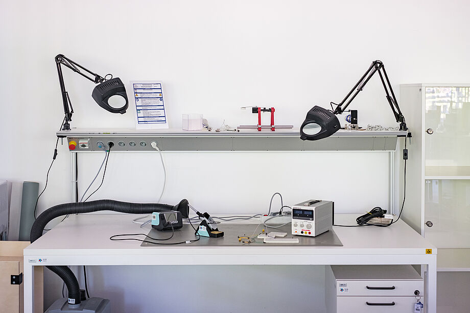The electronics workstation in the SLUB Makerspace with some of the accessories