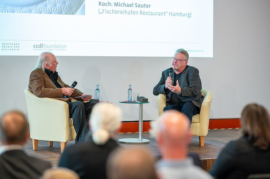 Michael Sauter (Fischereihafen Restaurant Hamburg) im Gespräch mit Jürgen Dollase, Foto: Crispin-Iven Mokry