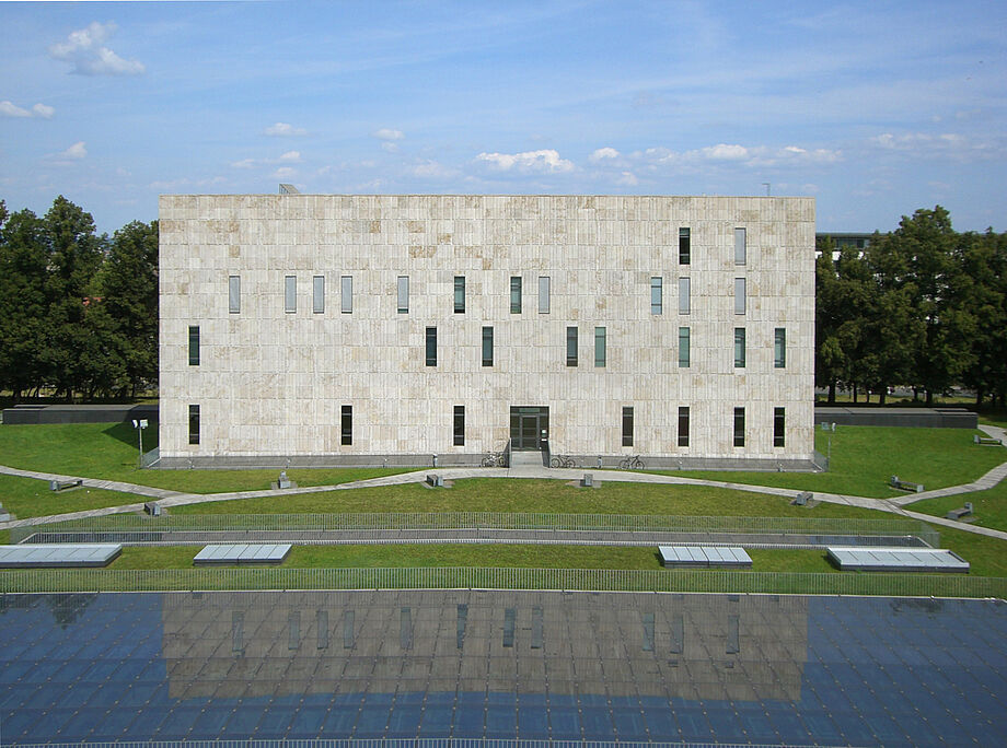 Exterior photograph of the SLUB Dresden