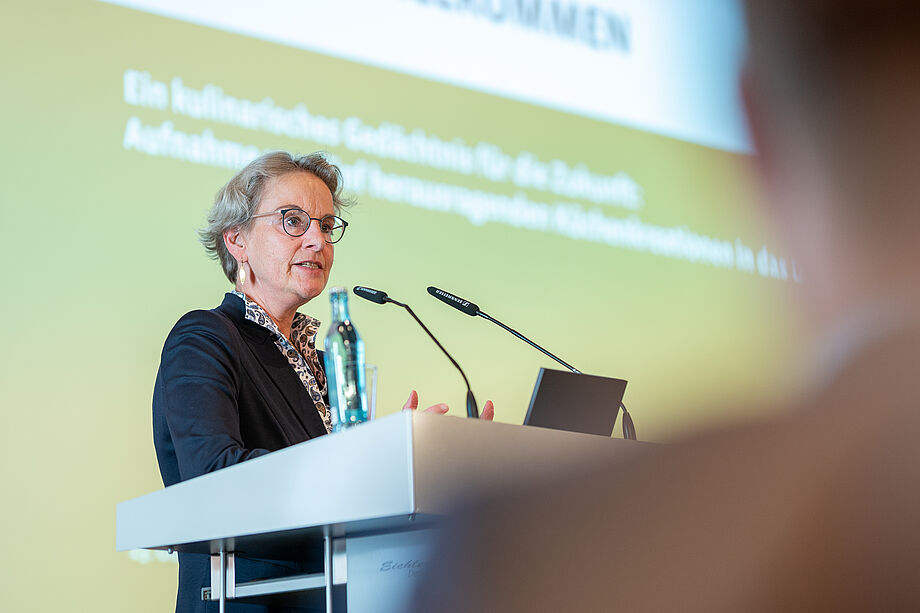 Prof. Dr. Ursula Staudinger, Rektorin der TU Dresden, bei der Präsentation am 23.10.2023, Foto: Crispin-Iven Mokry