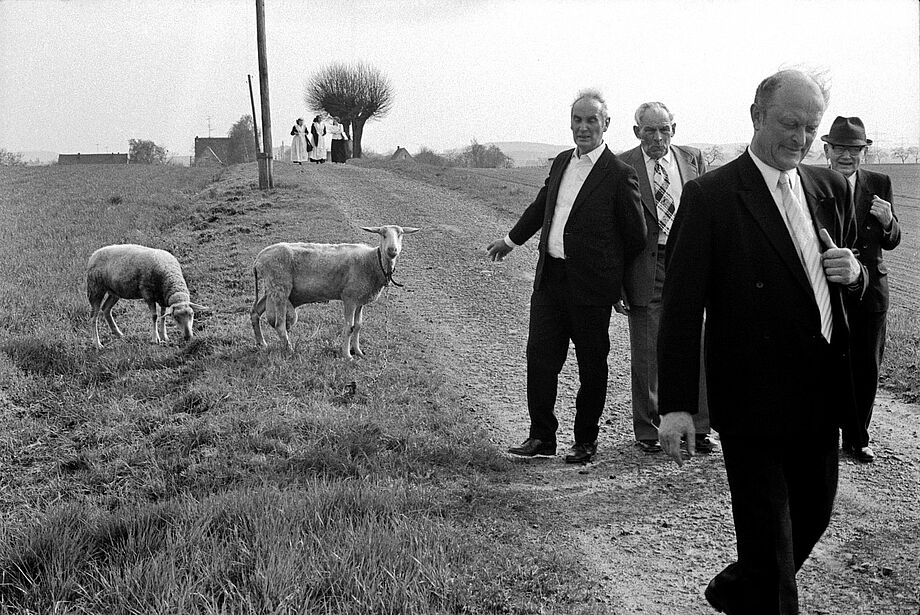 Jürgen Matschie: Spaziergang der Hochzeitsgäste, Lehndorf, 1984