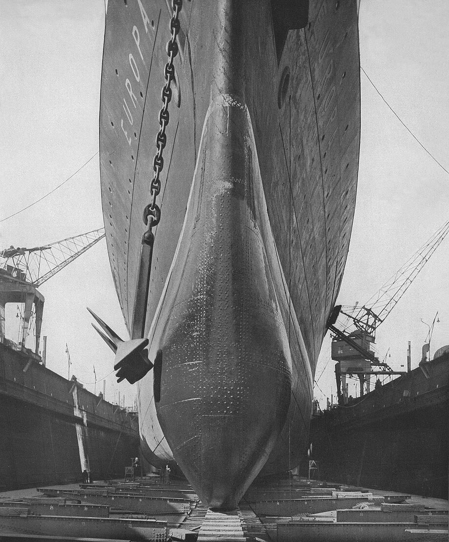 Fritz Block: Hamburg, Turbinendampfer Europa im Schwimmdock der Werft Blohm & Voss, 1929 © Deutsche Fotothek / Fritz Block 